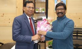 मुख्यमंत्री से  सेंट्रल यूनिवर्सिटी के वाइस चांसलर शिष्टाचार मुलाकात की