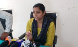 बेटी दिलाओ वरना कर लूंगी आत्मदाह