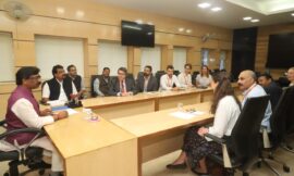 मुख्यमंत्री से रेस्पोंसिबल माइका इनिशिएटिव का एक प्रतिनिधिमंडल ने मुलाकात की