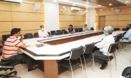 मुख्यमंत्री ने कोरोना संक्रमित मरीजों के बेहतर इलाज को लेकर किया विचार-विमर्श