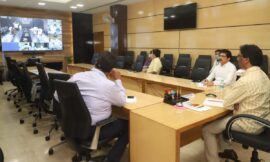 मुख्यमंत्री हेमन्त सोरेन ने पलामू एवं कोल्हान के माननीय सांसदों एवं विधायकों के साथ वीडियो कांफ्रेंसिंग से बात की