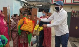 जनता सेवा केंद्र के द्वारा लोगों को चिन्हित कर जरूरी चीजें पहुँचाया गया