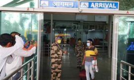 विमान से पहली बार श्रमिक आए अपने घर