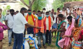 अमर बाउरी ने मृतक जोगेश्वर कालिंदी के परिजनों से मुलाकात की