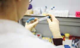 रूस ने दुनिया की पहली कोविड-19 वैक्‍सीन का ट्रायल किया पूरा