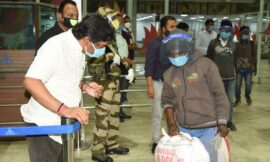 लेह-लद्दाख से हवाई मार्ग के जरिए वापस लाए गए प्रवासी मजदूर