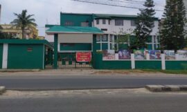 निजी स्कूल बच्चों और अभिभावकों पर फीस के लिए दबाव बढ़ाने लगे हैं