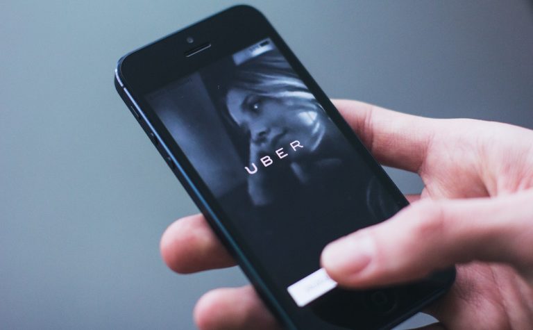 Uber ने 3 मिनट के Zoom कॉल पर 3,500 कर्मचारियों को निकाला