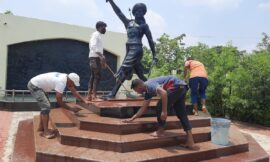 राष्ट्रीय युवा शक्ति ने भगवान बिरसा मुंडा के समाधि स्थल की साफ सफाई की