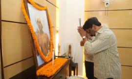मुख्यमंत्री ने भगवान बिरसा मुंडा की पुण्यतिथि पर श्रद्धासुमन अर्पित किया