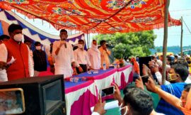 सांसद संजय सेठ ने खेलारी में मोदी आहार एवं मोदी सुरक्षा किट का वितरण किया