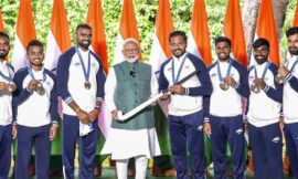 Paris Olympics 2024: पीएम मोदी से मिले भारतीय ओलंपिक पदकवीर, खिलाड़ियों ने गिफ्ट्स से किया सम्मानित,