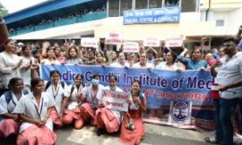 मृतक डॉक्टर के पिता का खुलासा- श्मशान घाट पर पहले जला दिया गया बेटी का शव, 