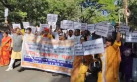 विश्व हिन्दू परिषद और बजरंग दल समेत कई हिन्दू संगठनों ने सामूहिक रूप से आक्रोश मार्च निकाला