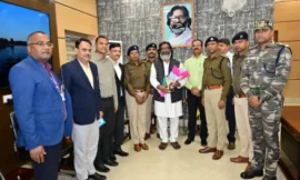 उच्चस्तरीय समीक्षा बैठक करते हुए मुख्यमंत्री हेमन्त सोरेन