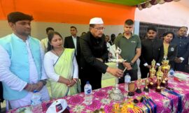 राधा कृष्णा किशोर ने छत्तरपुर के हाई स्कूल मैदान में रोमांचक क्रिकेट मैच का आनंद लिया