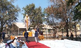 हेमंत सोरेन ने रांची बापू वाटिका मे महात्मा गांधी के प्रतिमा पर माल्यार्पण अर्पित किया