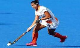 दिल्ली की कप्तान नवनीत कौर को प्लेयर ऑफ द मैच का पुरस्कार दिया गया