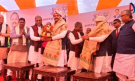 रघुवर दास ने आज बीजेपी प्रदेश कार्यालय में दोबारा पार्टी की सदस्यता ग्रहण की