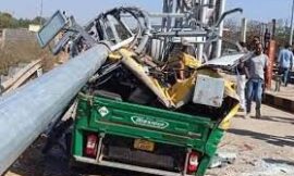 नगड़ी टोल प्लाजा में कल दोपहर लगभग ढाई बजे एक भयंकर दुर्घटना हो गई