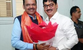 सर्पंच की हत्या में करीबी सहयोगी की गिरफ्तारी के बाद महाराष्ट्र मंत्री ने दिया इस्तीफा