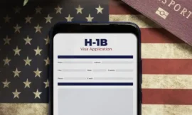 अमेरिका में ग्रीन कार्ड, H-1B और F-1 वीज़ा धारकों के लिए यात्रा को लेकर चेतावनी