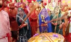 मथुरा के नंदगांव में सजी लट्ठमार होली, परंपरा और उल्लास का अनूठा संगम