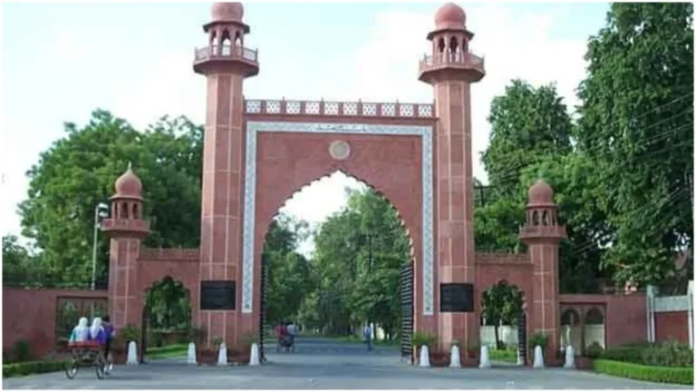 अलीगढ़ मुस्लिम यूनिवर्सिटी में होली मनाने को मिली अनुमति, पहले हुआ था इनकार