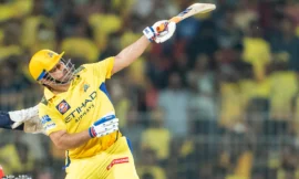 एमएस धोनी की बैटिंग ऑर्डर पर बहस, वीरेंद्र सहवाग का तंज – “19वें या 20वें ओवर में ही आते हैं”