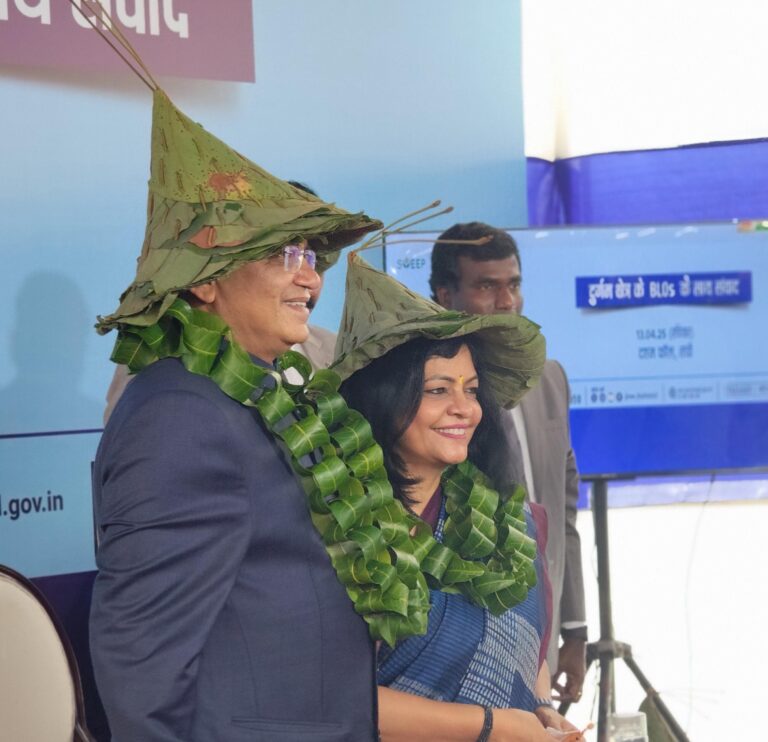 आज रांची के दशम जलप्रपात पहुंचकर दुर्गम क्षेत्र के बी एल ओ से संवाद किया
