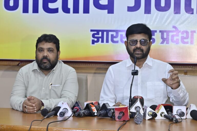 भाजपा कार्यालय में भाजपा के प्रदेश प्रवक्ता प्रतुल शाहदेव ने एक प्रेस कॉन्फ्रेंस को संबोधित किया