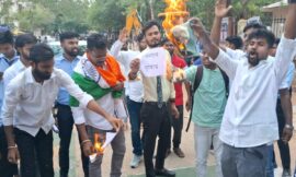 डॉक्टर श्यामा प्रसाद मुखर्जी विश्वविद्यालय पर युवा छात्रों के द्वारा पाकिस्तान के खिलाफ जोरदार विरोध