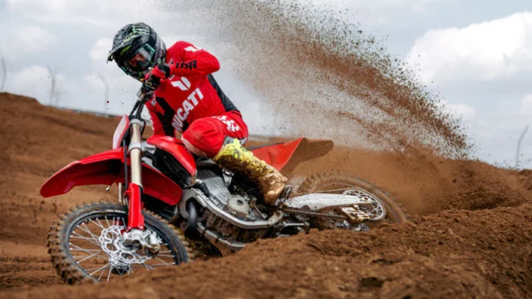 Read more about the article डुकाटी डेस्मो450 MX का उत्पादन शुरू – क्या भारत में भी होगी लॉन्च?