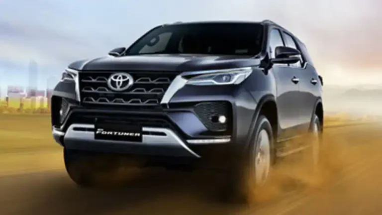 Read more about the article टोयोटा फॉर्च्यूनर ने भारत में 3 लाख यूनिट्स की बिक्री का आंकड़ा पार किया, इसे हर दिन मिले लगभग 50 खरीदार