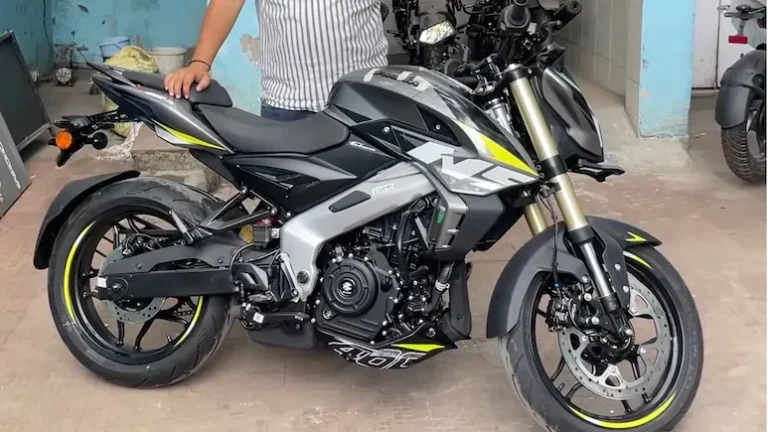 Read more about the article लॉन्च से पहले डीलरशिप पर पहुंची 2025 Bajaj Pulsar NS400Z, कई बड़े अपडेट के साथ