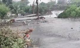 मुंबई में मानसून के जल्द पहुंचने से रेड अलर्ट जारी, हवाई, रेल और सड़क यातायात प्रभावित