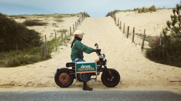 Read more about the article BMW की यह इलेक्ट्रिक टू-व्हीलर है ऑस्ट्रेलियाई फैशन ब्रांड के साथ सहयोग का नतीजा