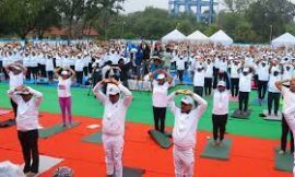 अंतर्राष्ट्रीय योग दिवस के अवसर पर बिरसा फन पार्क में झारखंड का राजकीय कार्यक्रम आयोजित किया