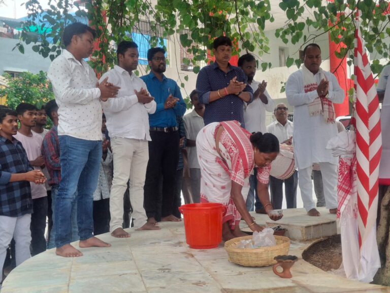 Jmm सुप्रीमो शिबू सोरेन के स्वास्थ्य लाभ को लेकर हुआ प्रार्थना सभा का आयोजन
