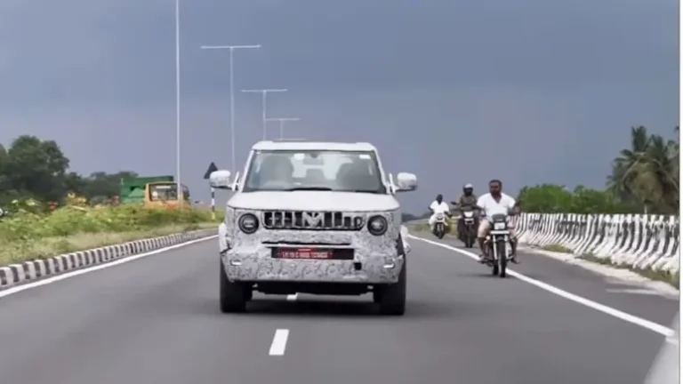 नई महिंद्रा बोलेरो G-Wagen जैसे हेडलाइट्स के साथ देखी गई, पूरी तरह से नए डिजाइन का संकेत