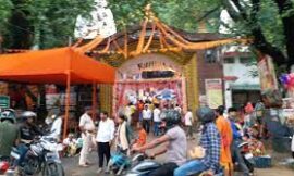 पहाड़ी मंदिर में बाबा भोलेनाथ के भक्त श्रद्धालुओं कीअहले सुबह से ही भीड़ उमड़ी हुई